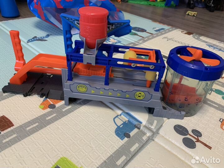 Hot wheels треки разные горка, мойка, автовоз