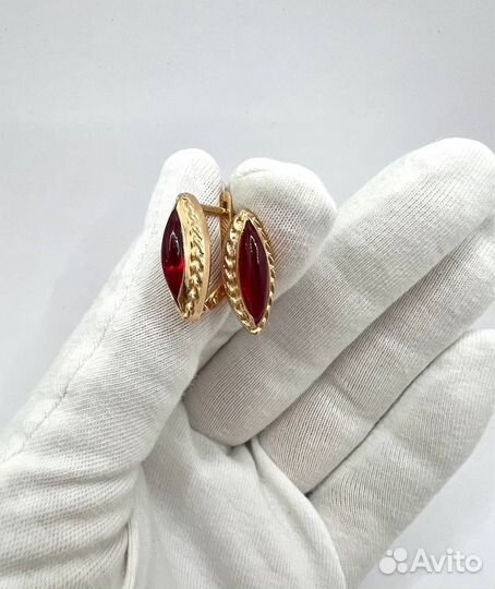 Золотые серьги с английским замком маркиз кабашон