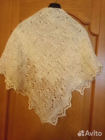 Пуховый платок белый