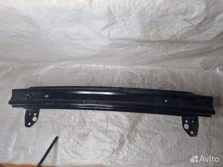 Усилитель переднего бампера Киа Рио с 2011-16