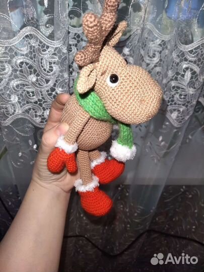 Олень крючком, ручная работа