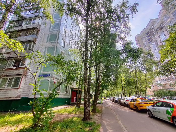 Доля в 4-к. квартире, 19 м², 1/9 эт.