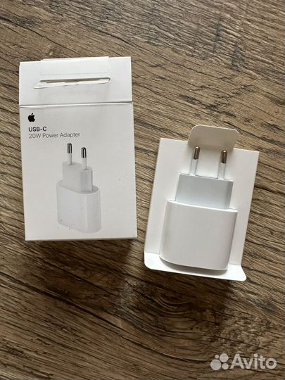 Блок быстрой зарядки iPhone 20w