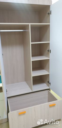 Письменный стол и шкаф