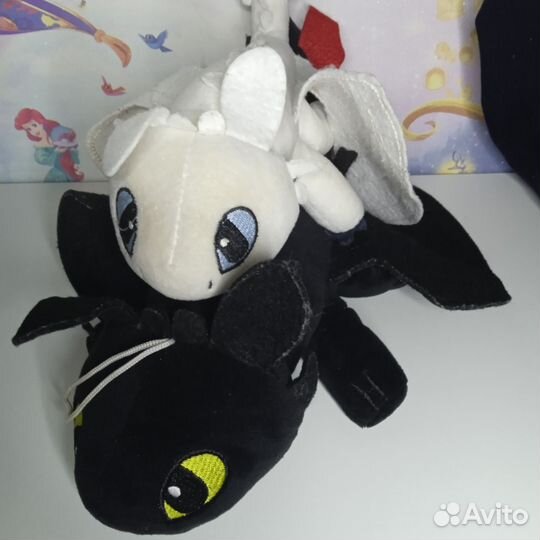 Дракон Беззубик и дневная фурия