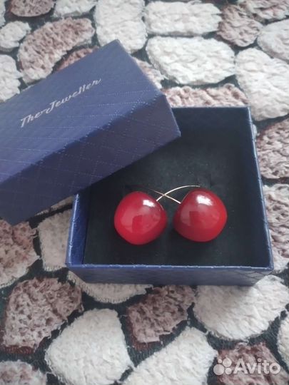 Серьги вишенки, серьги меховые новые