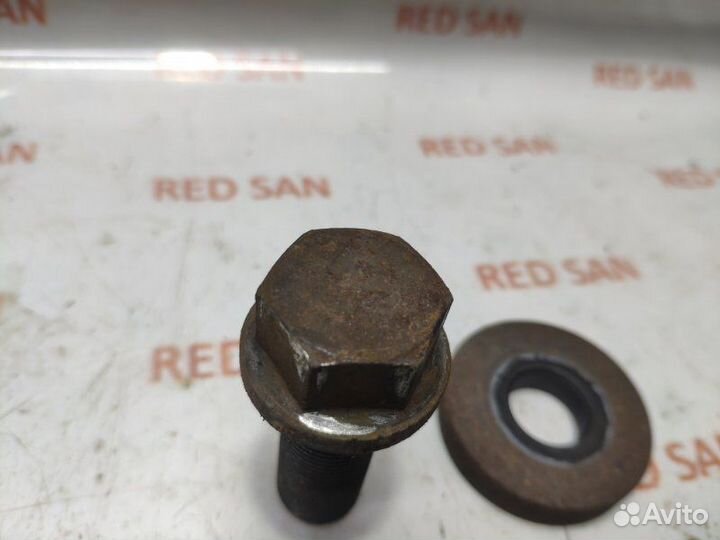 Болт шкива коленвала Mitsubishi Pajero 3 V78W 4M41