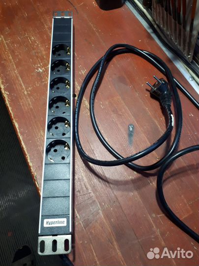 Блок розеток в стойку hyperline SNT19-6SH-2.5EU