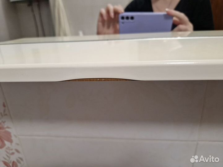 Зеркало со шкафчиком в ванную