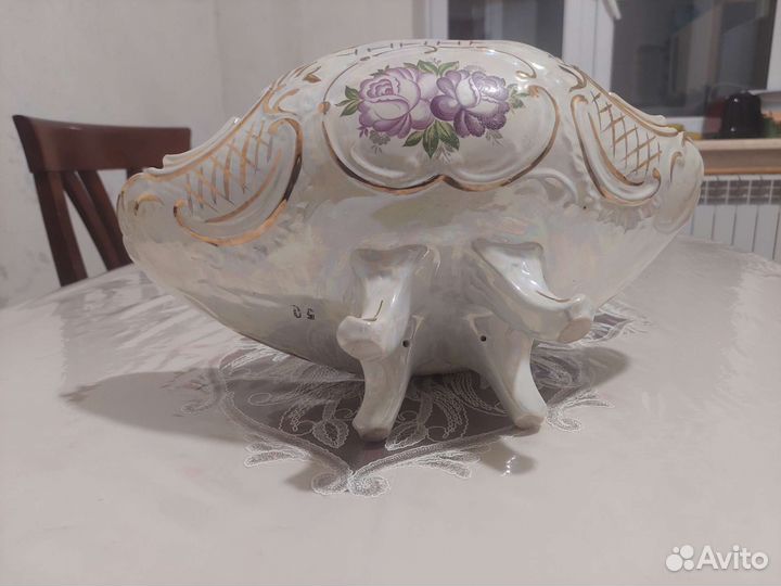 Ваза для фруктов на ножке