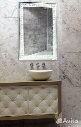 Зеркало с часами и музыкой