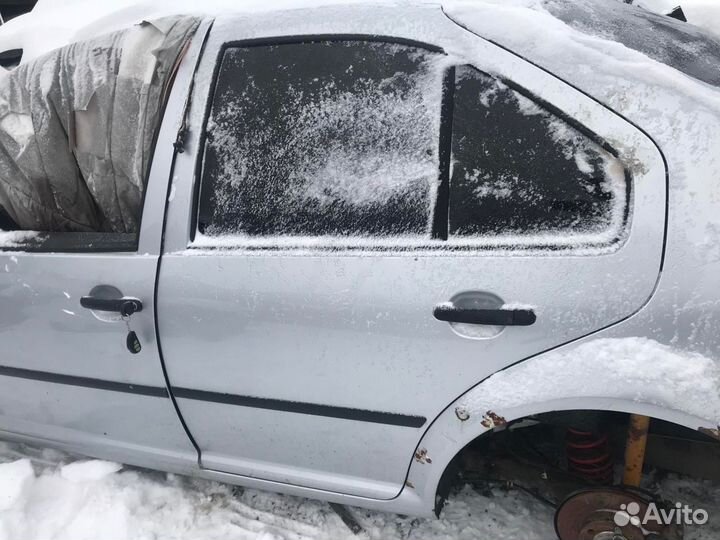 Фольксваген бора дверь передняя,задняя L/R