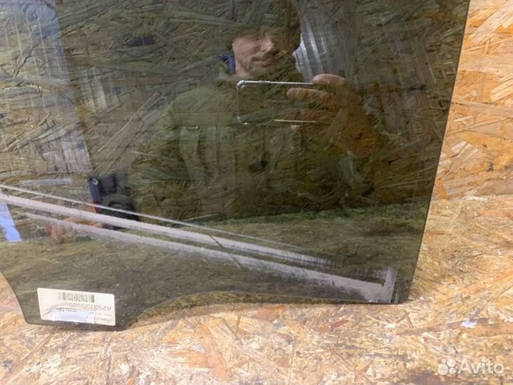 Стекло двери заднее правое Mercedes-Benz Glc-Class