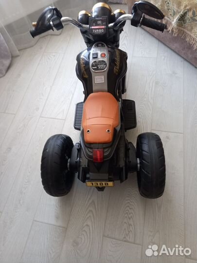 Электросамокат трехколесный с сиденьем для детей