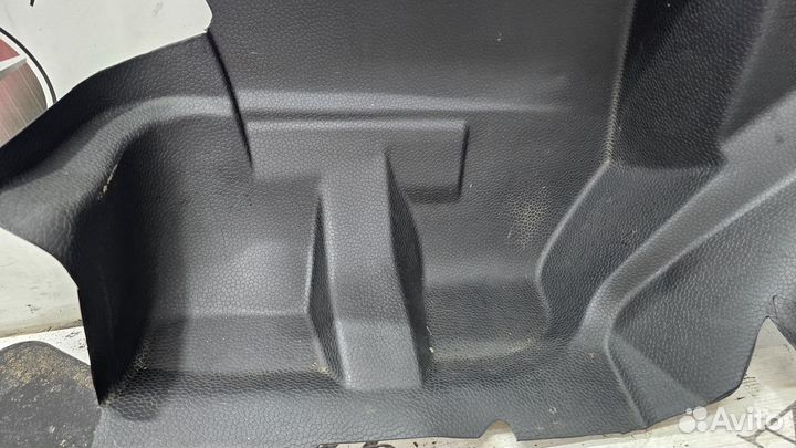 Обшивка багажника на Mercedes-Benz W123