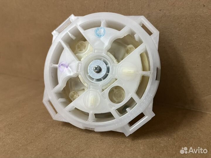 Моторчик левого зеркала Toyota Camry 70