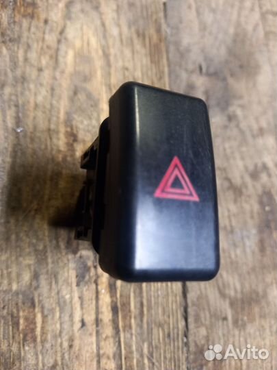 Мазда 3 вк кнопка аварийки