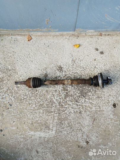 Приводной вал левый Renault Logan 2