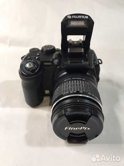 FujiFilm FinePix S9500 - цифровой фотоаппарат