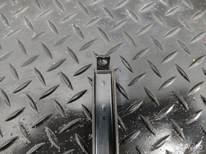 Направляющая стекла двери правой Daf XF105