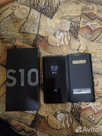 Samsung Galaxy S10, 8/128 ГБ