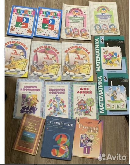 Учебные книги, тетради для начальных классов