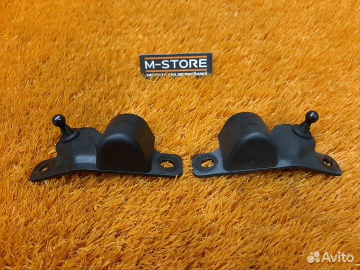 Отбойник крышки багажника Bmw X5 E70 N52B30A 2007