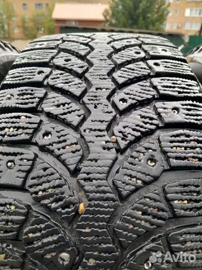 Bridgestone Blizzak Spike-02 215/60 R16