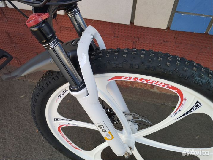 Велосипед 26 литые диски /рама складная рама