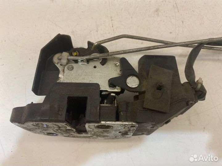 Замок боковой двери задний левый Kia Spectra седан