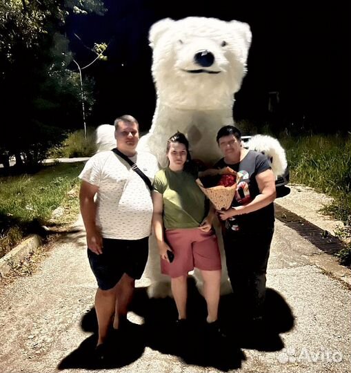 Белый мишка на праздник