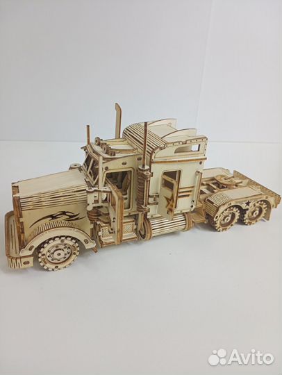 Модель грузовика, дерево, в сборе. Подарок мужчине