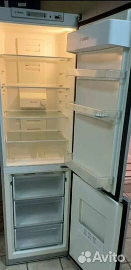 Холодильник Bosch KGN39V