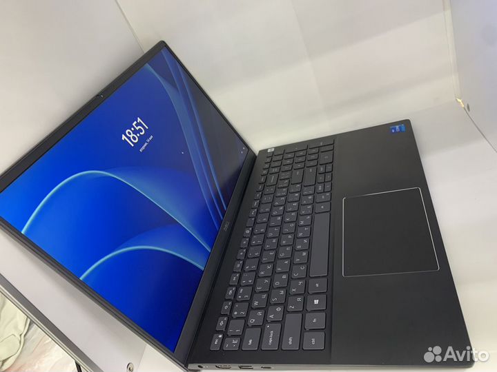 Ноутбук dell Vostro 5502-0228 i5 8/512 GB