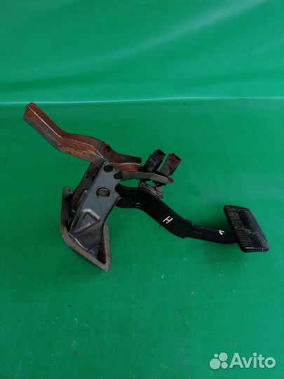 Педаль газа педаль тормоза Nissan Tino Almera