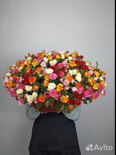 Корзина с кустовыми розами