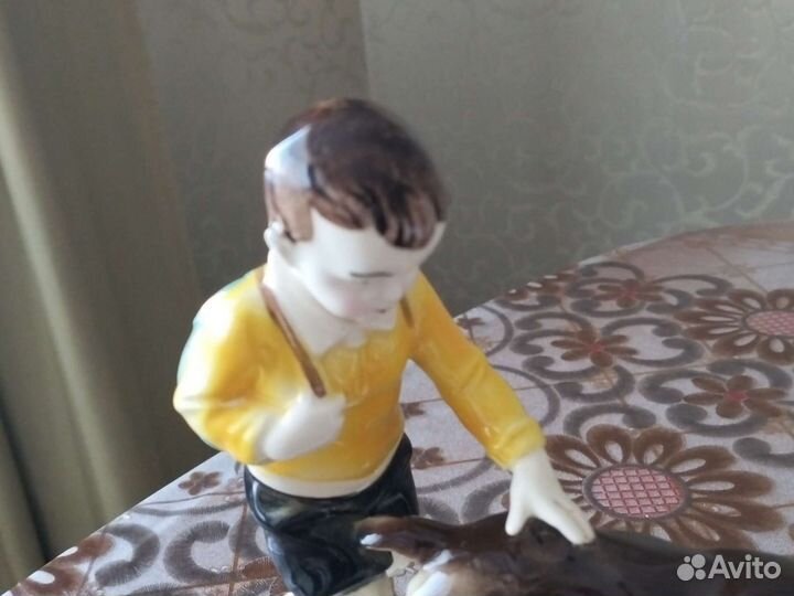 Статуэтка фарфор