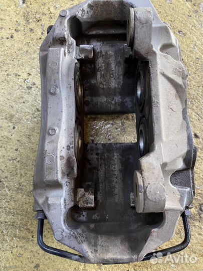 Продаю 318 суппорт правый на ауди А5/А4