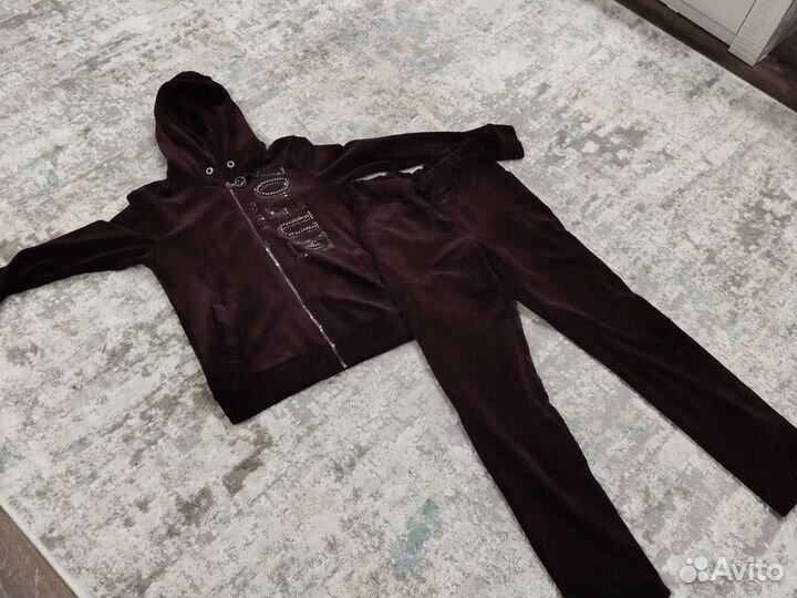 Велюровый спортивный костюм