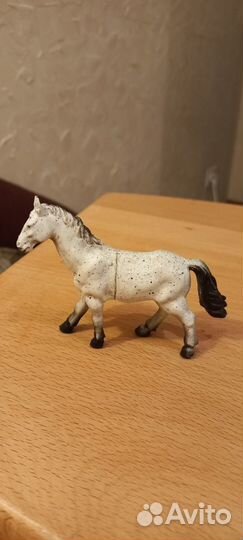Фигурки лошадок