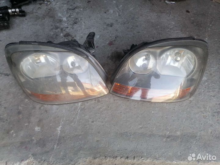 Фара Ниссан Альмера Тино