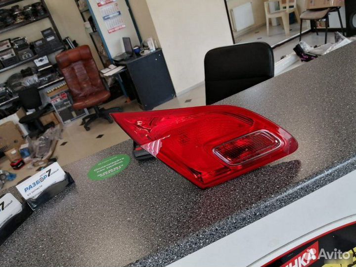 Фонарь задний левый внутренний Opel Astra J