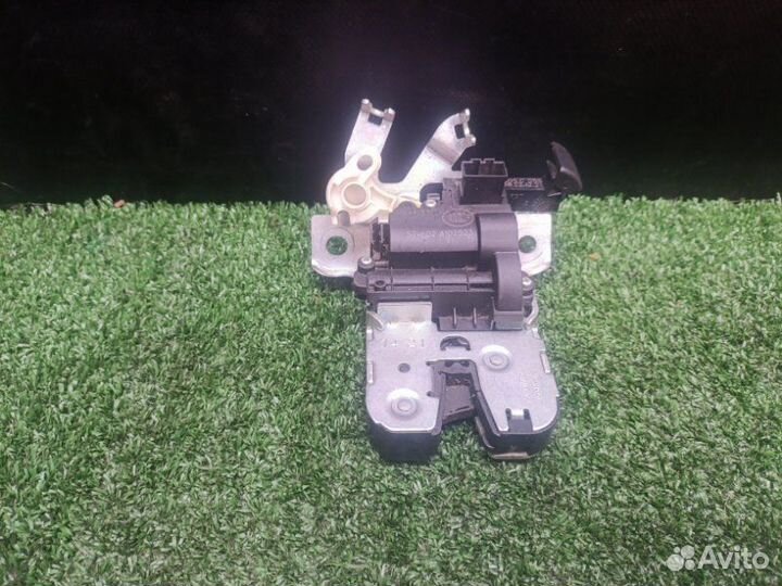 Замок багажника Volkswagen Polo liftback