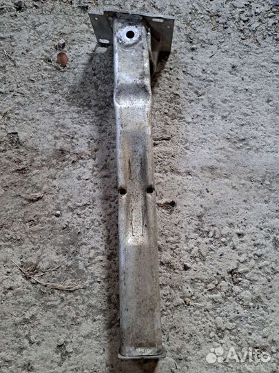 Кронштейн усилителя Peugeot 308