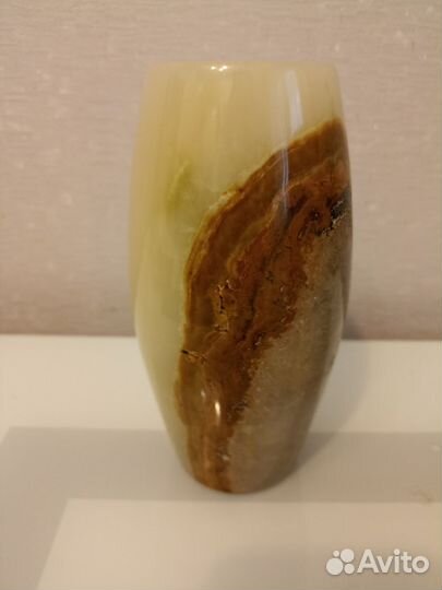 Ваза, вазочка из оникса