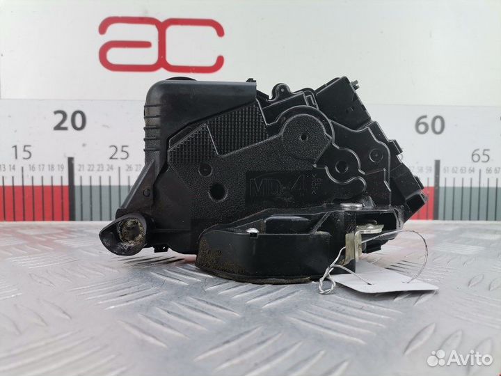 Замок двери передней правой Toyota Yaris 2