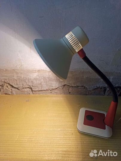 Лампа настольная