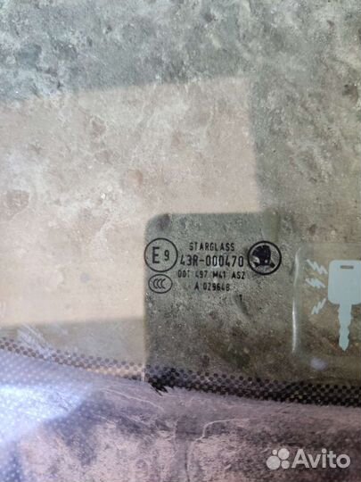 Стекло переднее правое skoda yeti ети 2010г