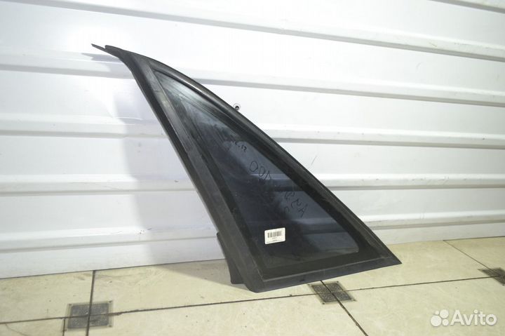 Стекло треугольник заднее левое Audi 100