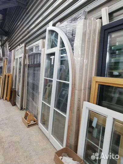 Окна из дерева в коттедж